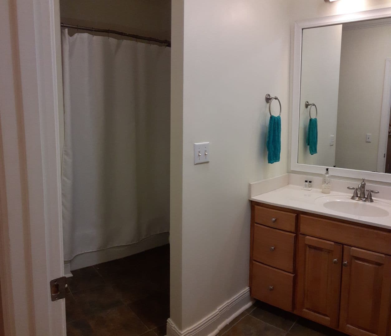 Oxford House: 1524 East Jackson Ave