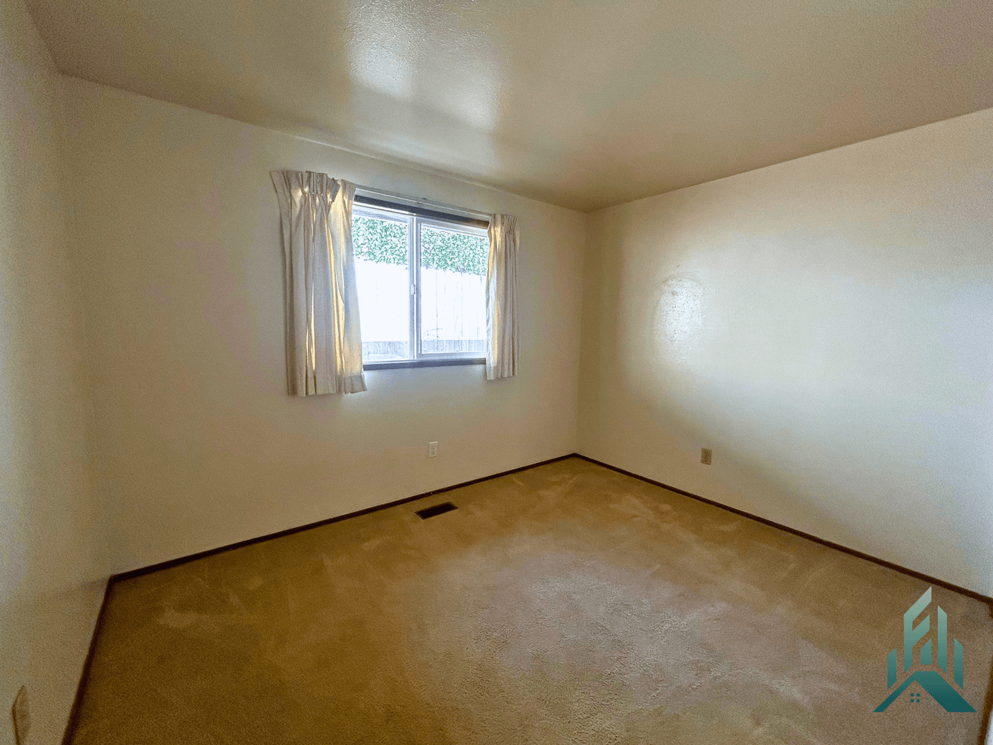 Philomath Apartment: 229-231 N 10th St.