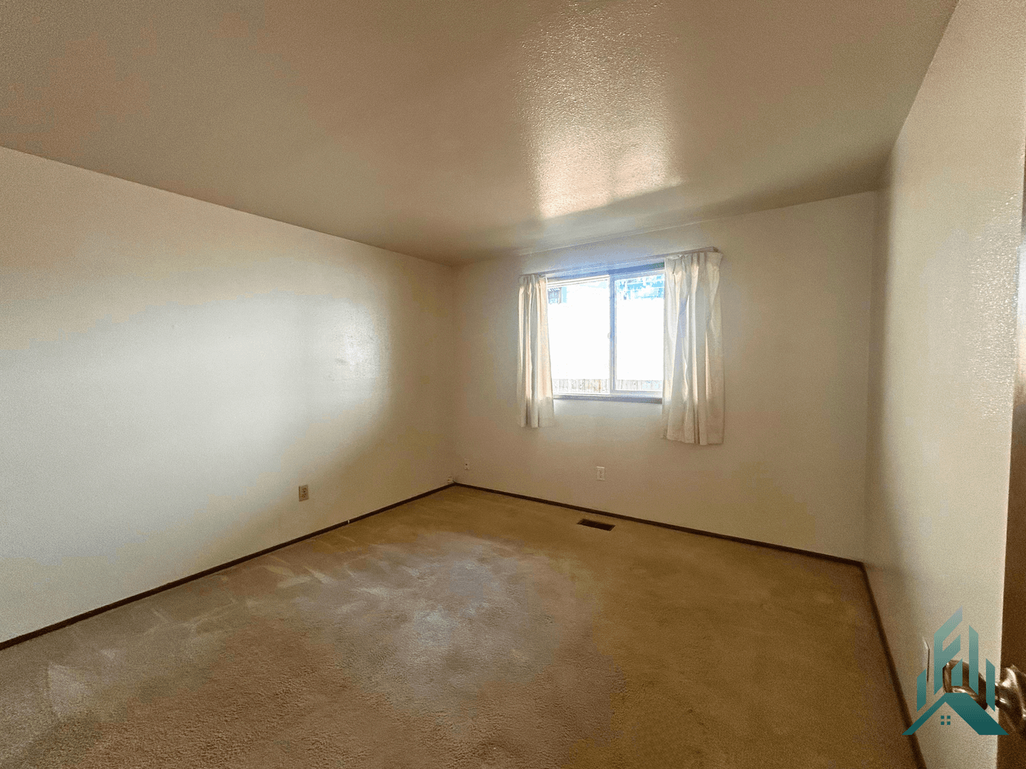 Philomath Apartment: 229-231 N 10th St.