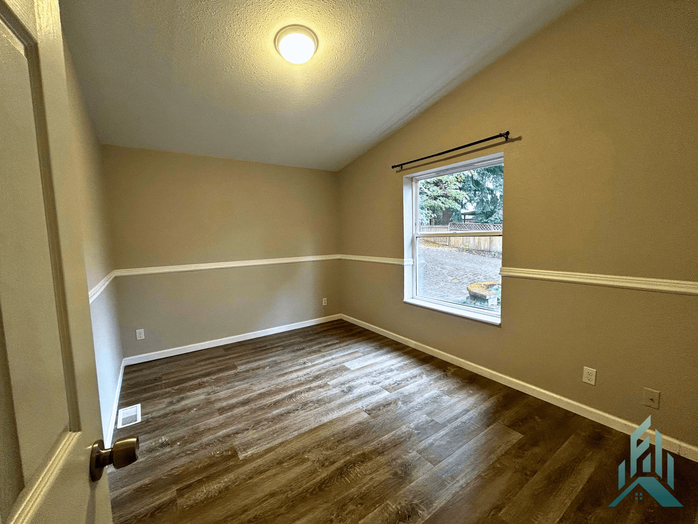 Corvallis Apartment: 640 Southeast Crystal Lake Drive