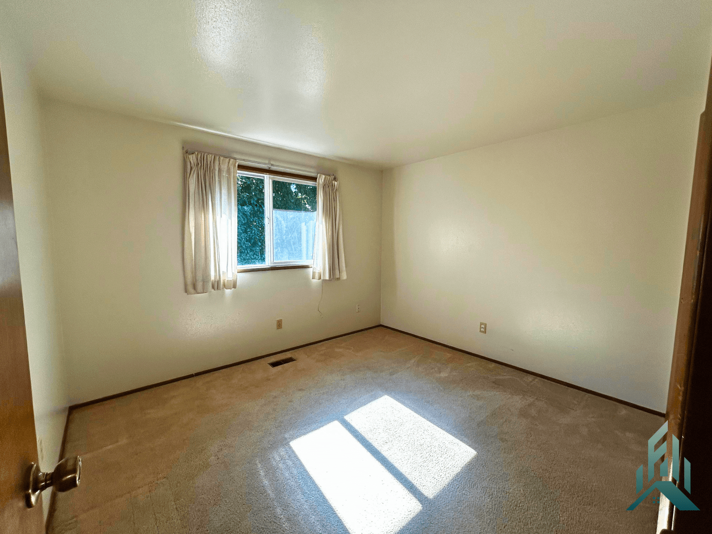 Philomath Apartment: 229-231 N 10th St.