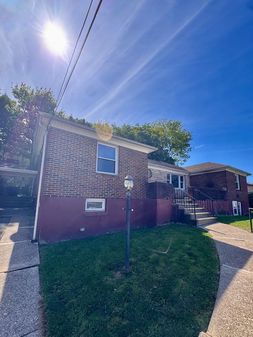Easton Apartment: 1540 Liberty Street