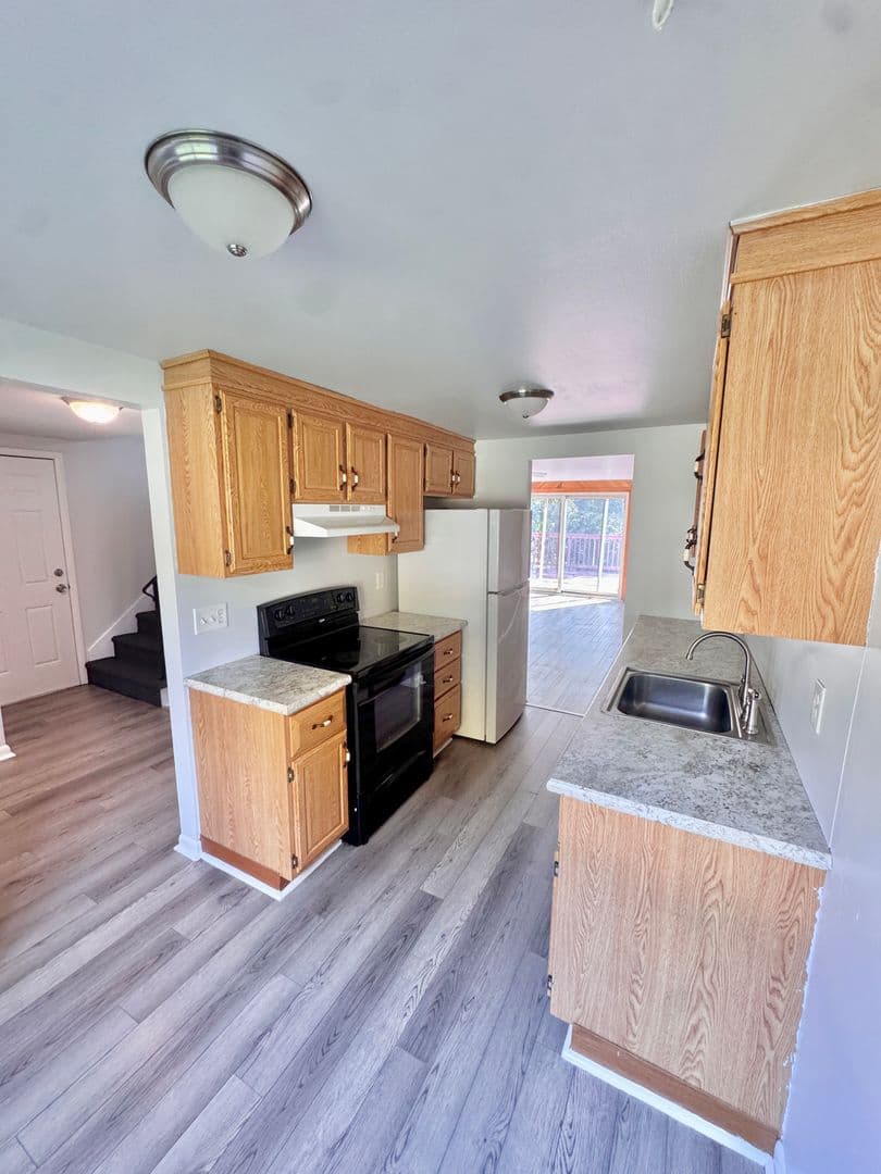 Slatington House: 7321 East Hillcrest Lane