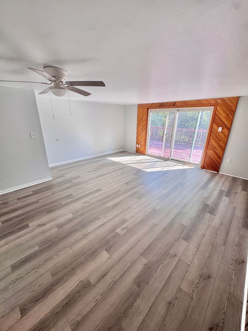 Slatington House: 7321 East Hillcrest Lane