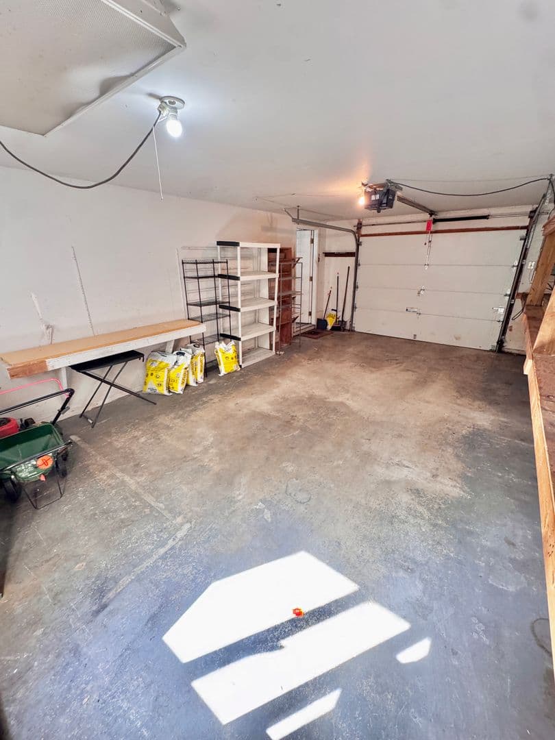 Slatington House: 7321 East Hillcrest Lane
