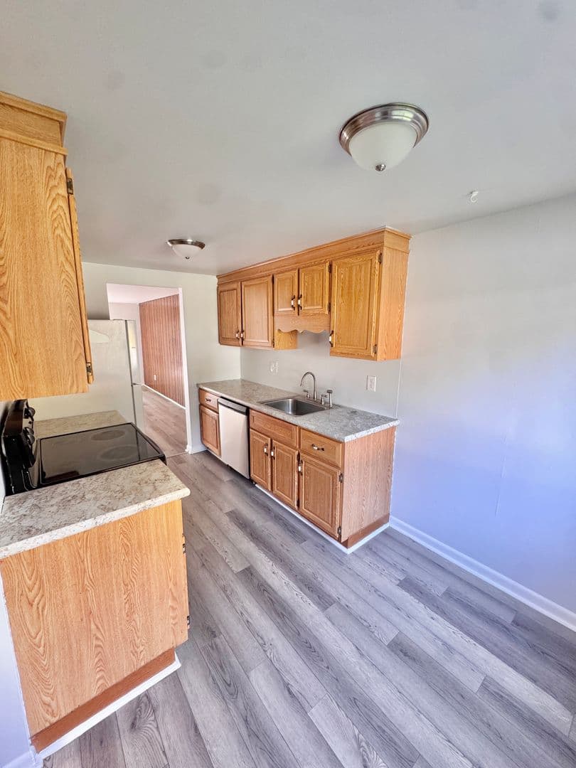 Slatington House: 7321 East Hillcrest Lane