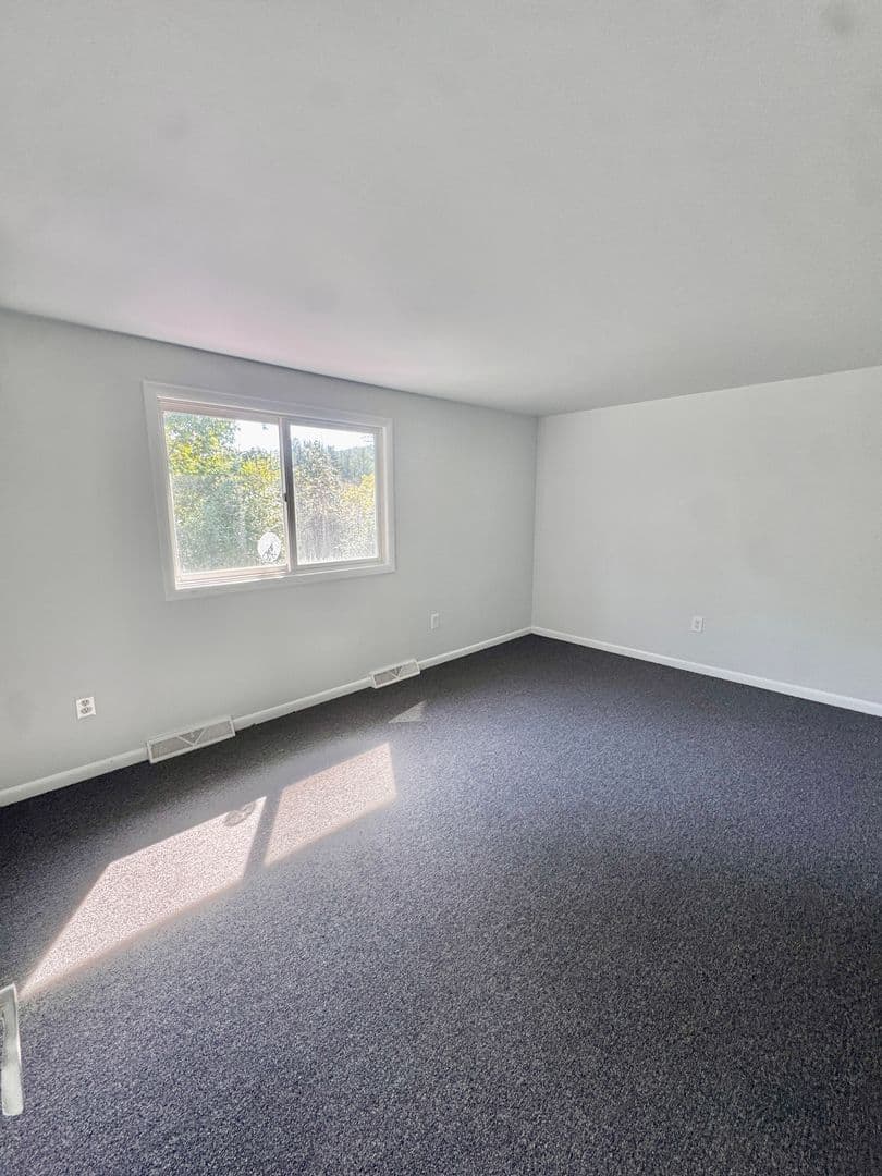 Slatington House: 7321 East Hillcrest Lane