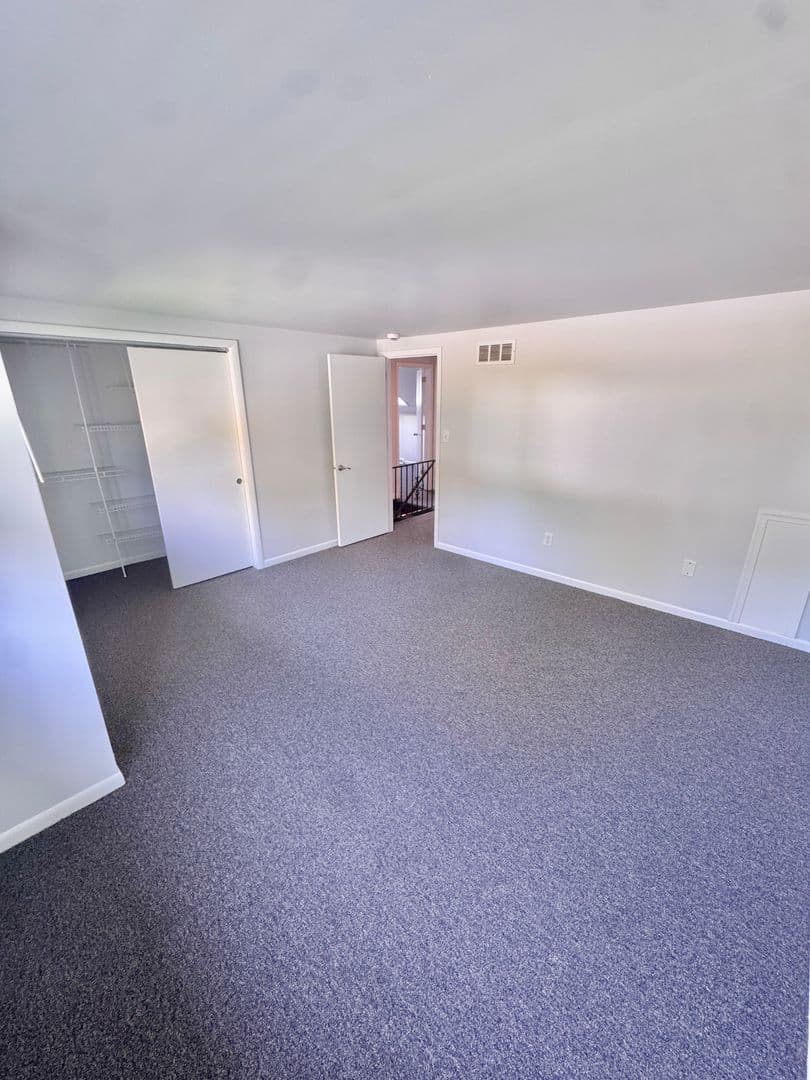 Slatington House: 7321 East Hillcrest Lane