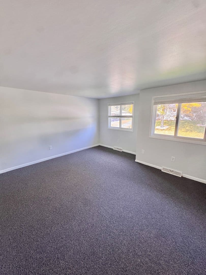 Slatington House: 7321 East Hillcrest Lane