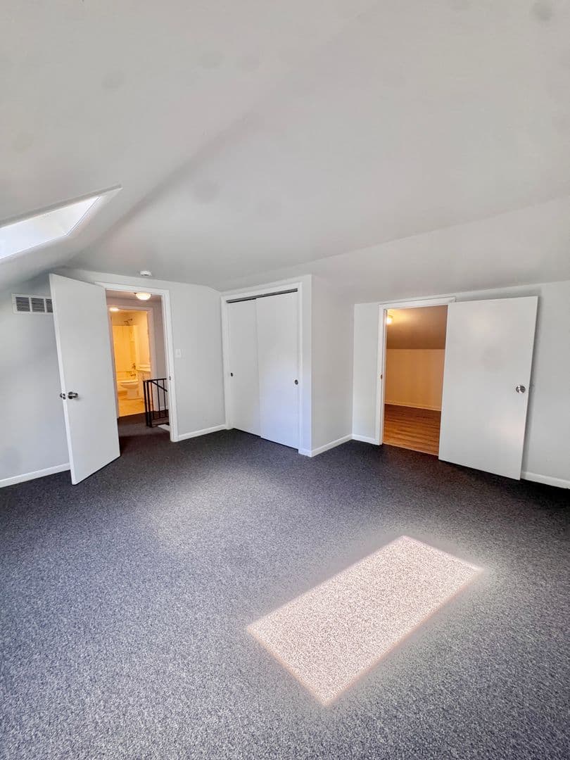 Slatington House: 7321 East Hillcrest Lane