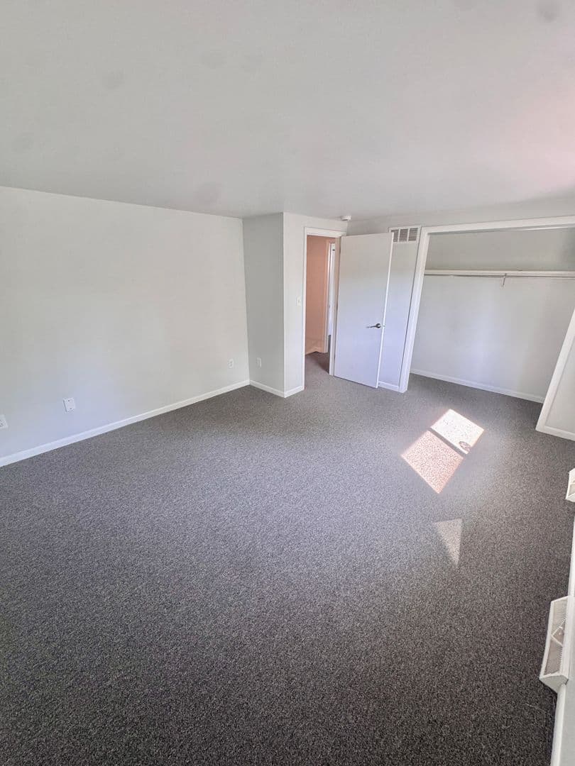 Slatington House: 7321 East Hillcrest Lane