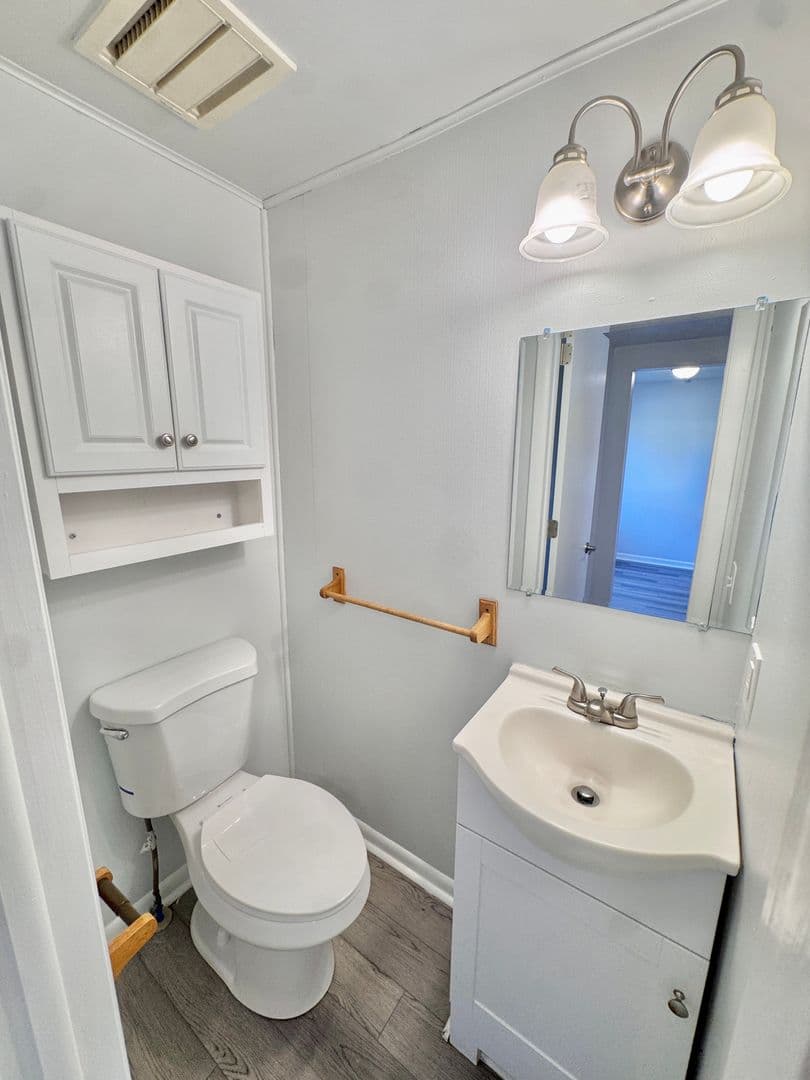 Slatington House: 7321 East Hillcrest Lane