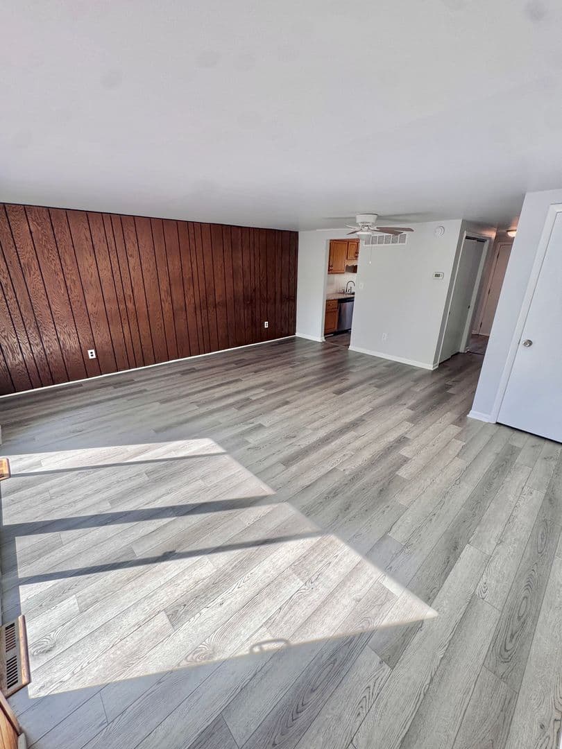Slatington House: 7321 East Hillcrest Lane