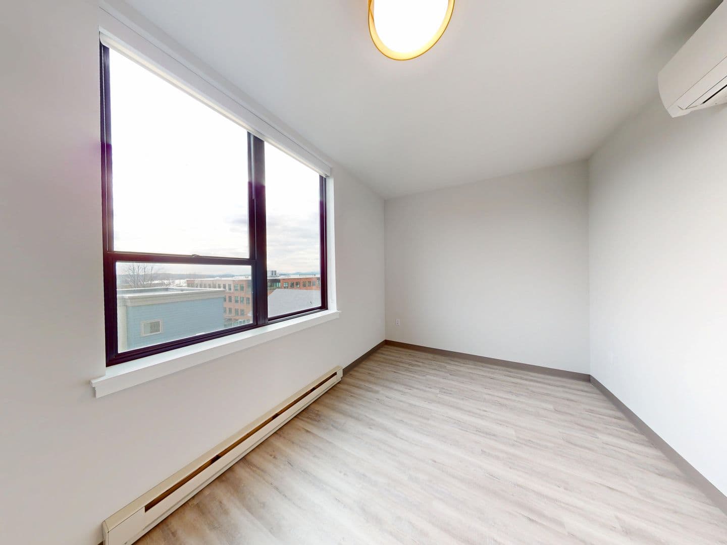 Burlington Apartment: 157 South Champlain Street