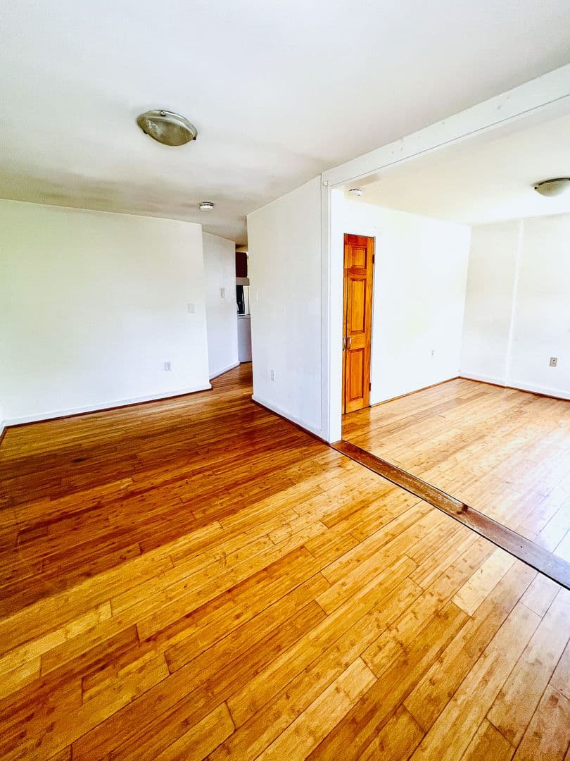 Burlington Apartment: 116 Maple Street