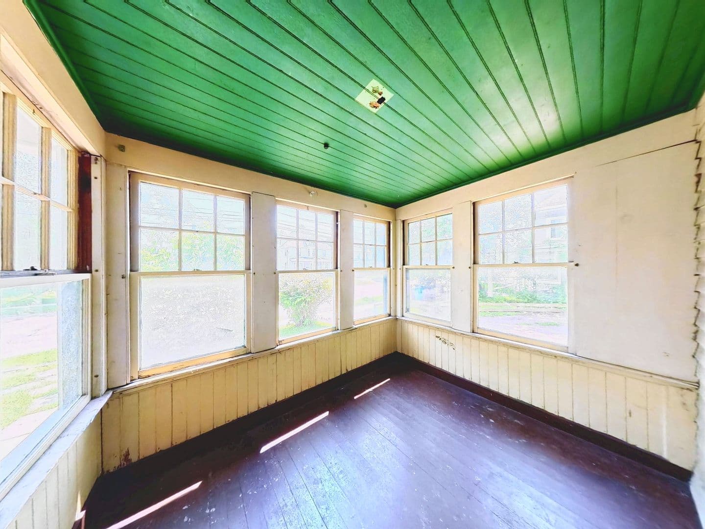 Burlington House: 312 Colchester Avenue