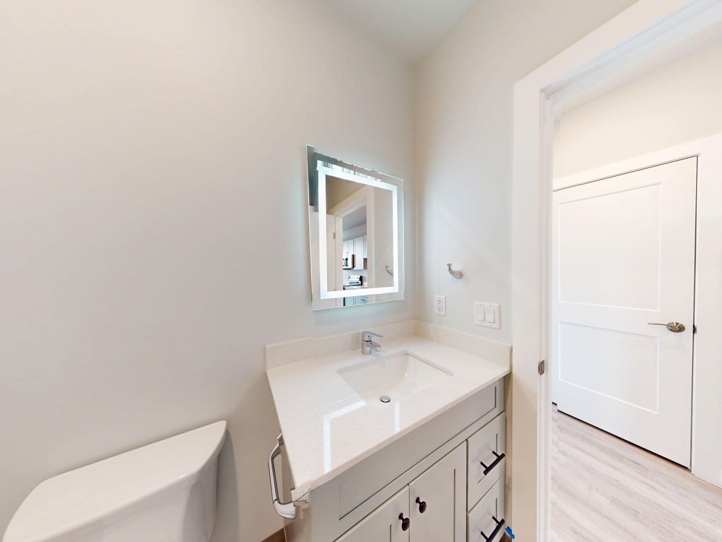 Burlington Apartment: 157 South Champlain Street