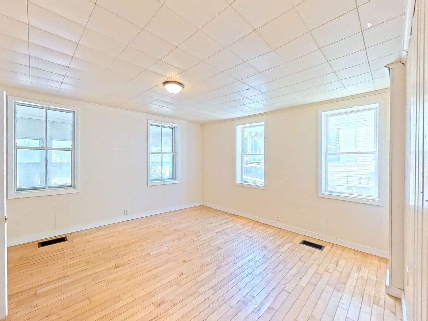 Burlington Apartment: 30 Chase Street
