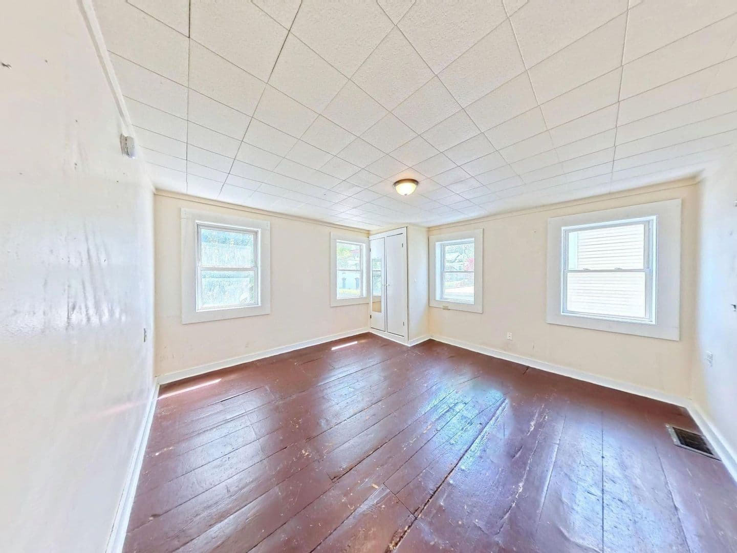Burlington Apartment: 30 Chase Street