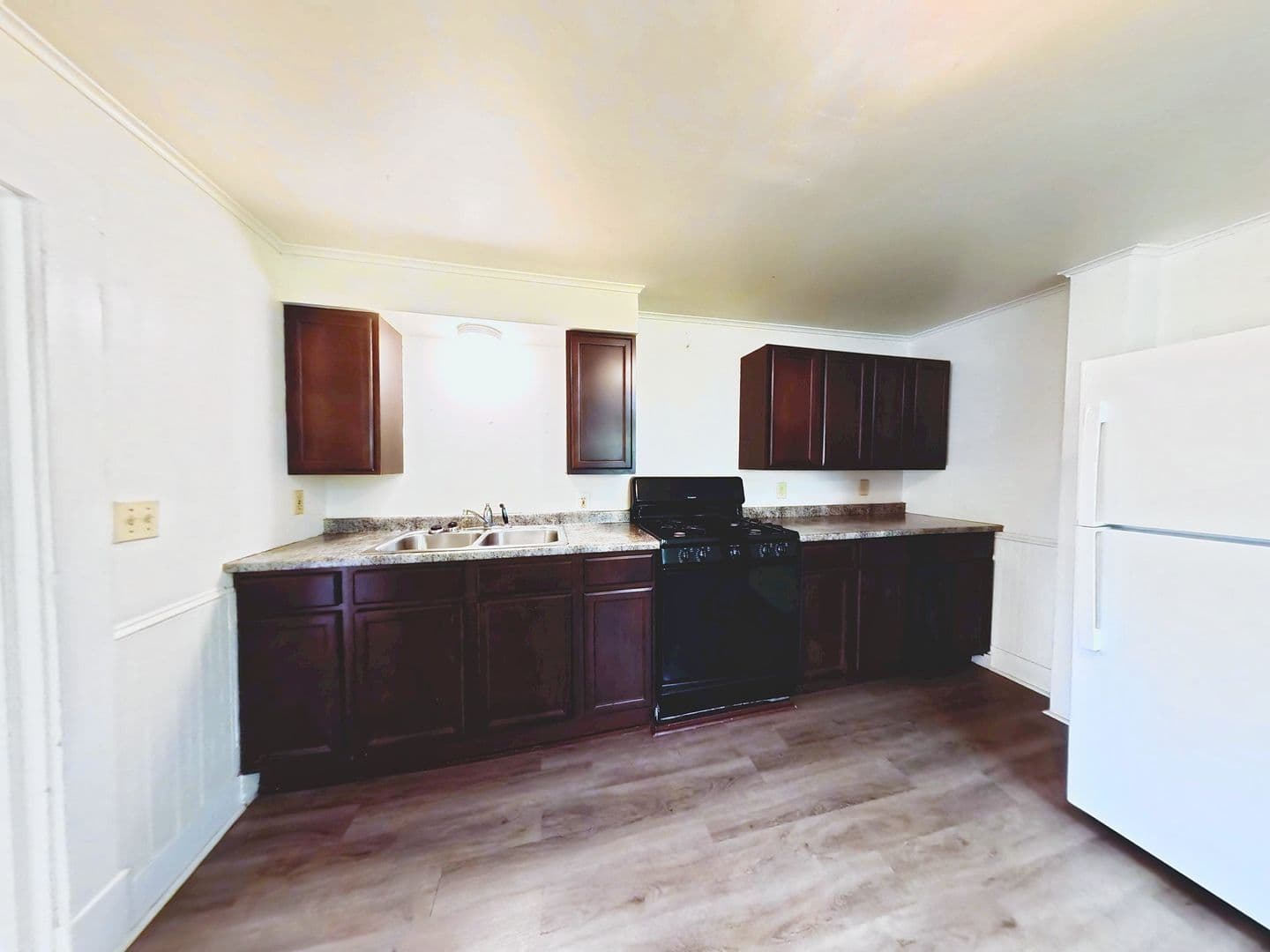Burlington House: 312 Colchester Avenue
