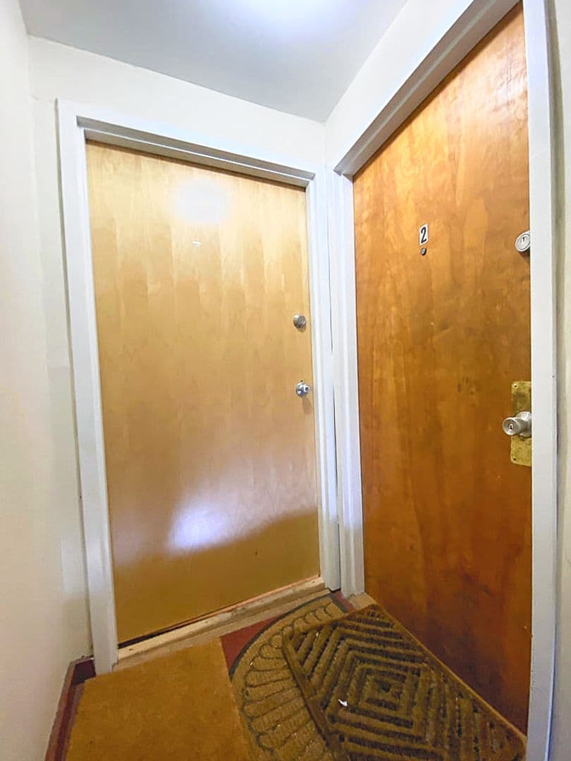 Burlington Apartment: 116 Maple Street