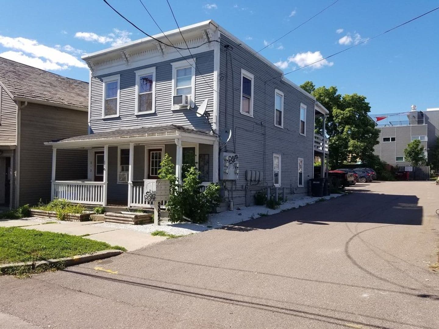 Burlington Apartment: 116 Maple Street