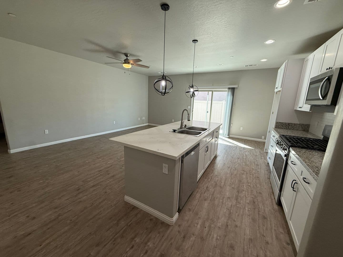 Porterville House: 1876 W Roby