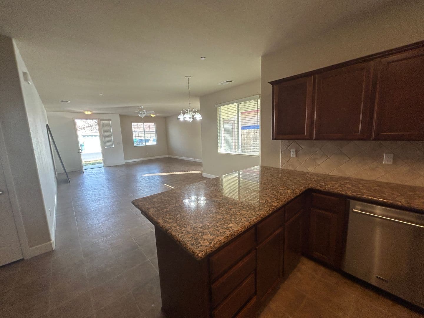 Porterville House: 493 S Milo