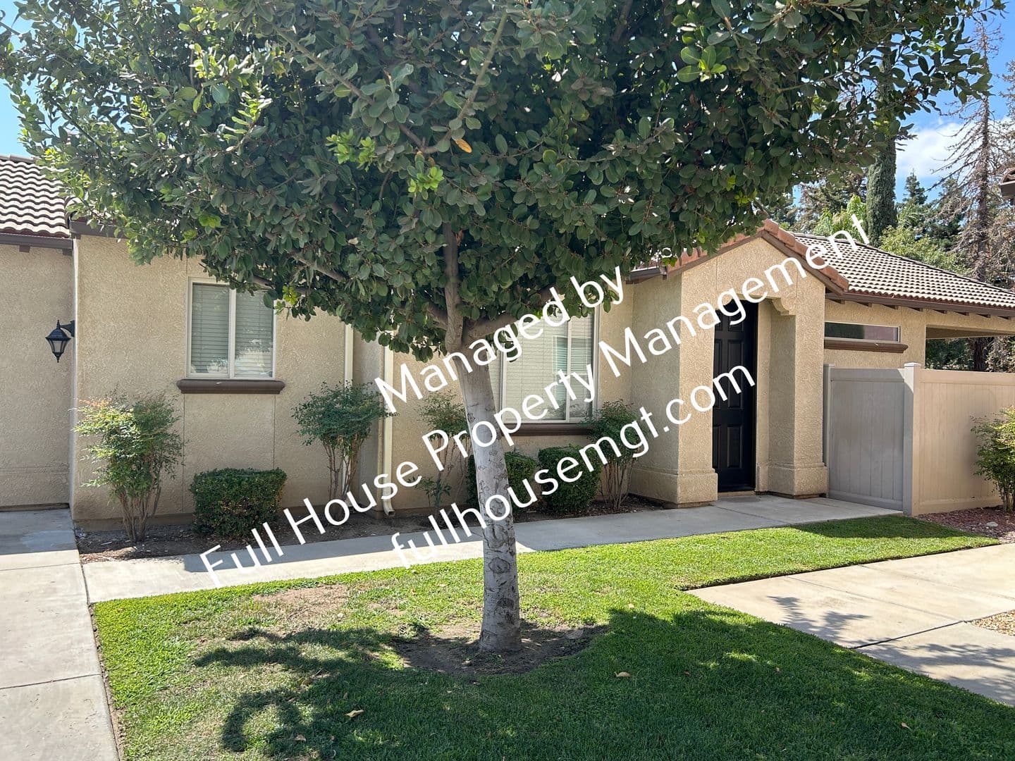 Porterville House: 1921 W Roby Ave