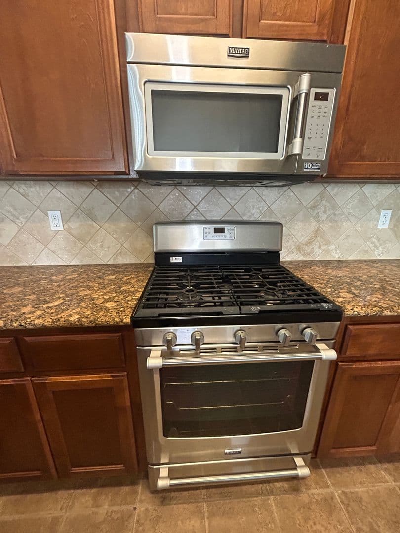 Porterville House: 493 S Milo