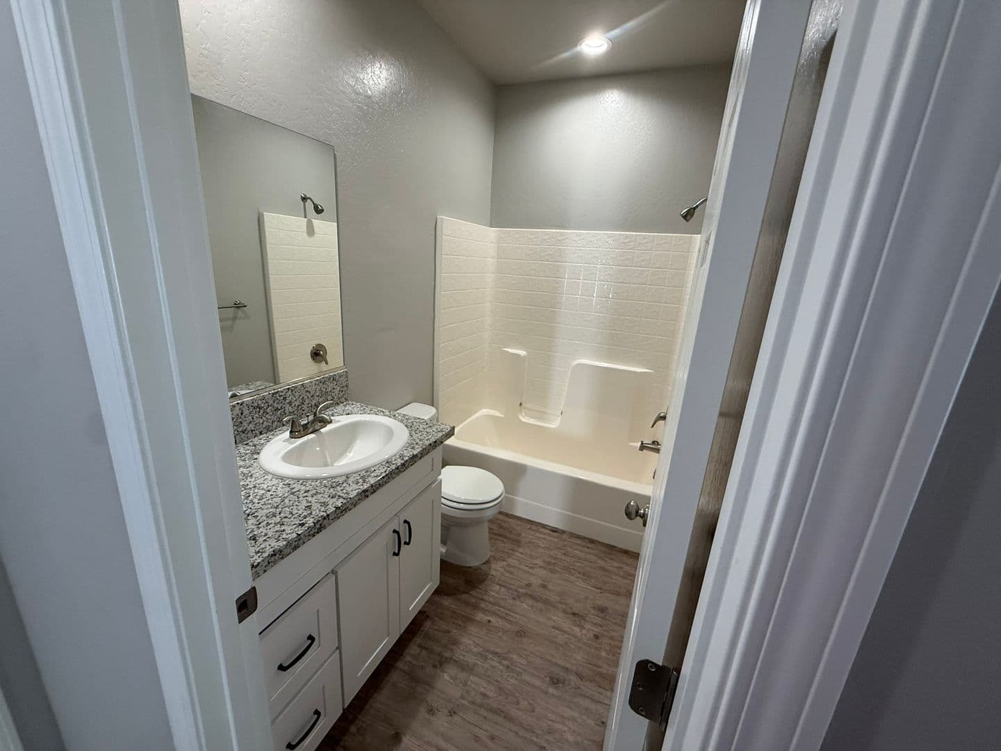 Porterville House: 1876 W Roby