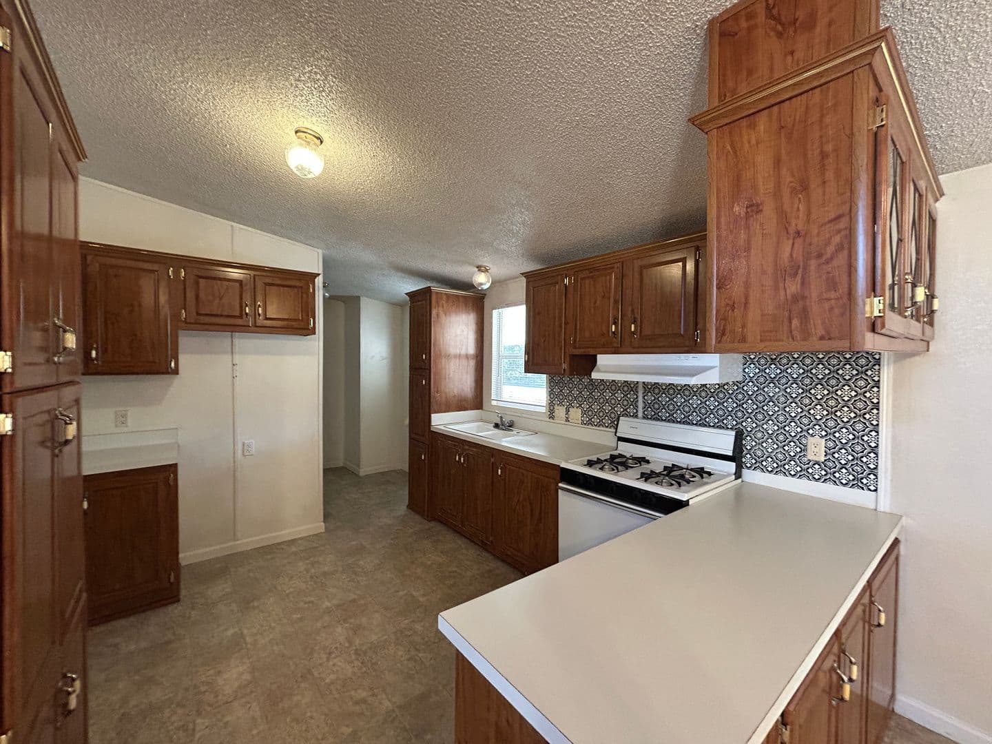 Springville House: 40771 Blue Oak