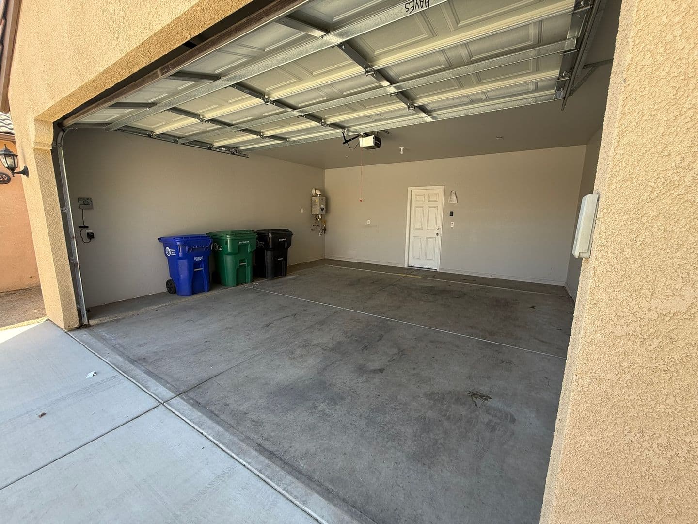 Porterville House: 1876 W Roby