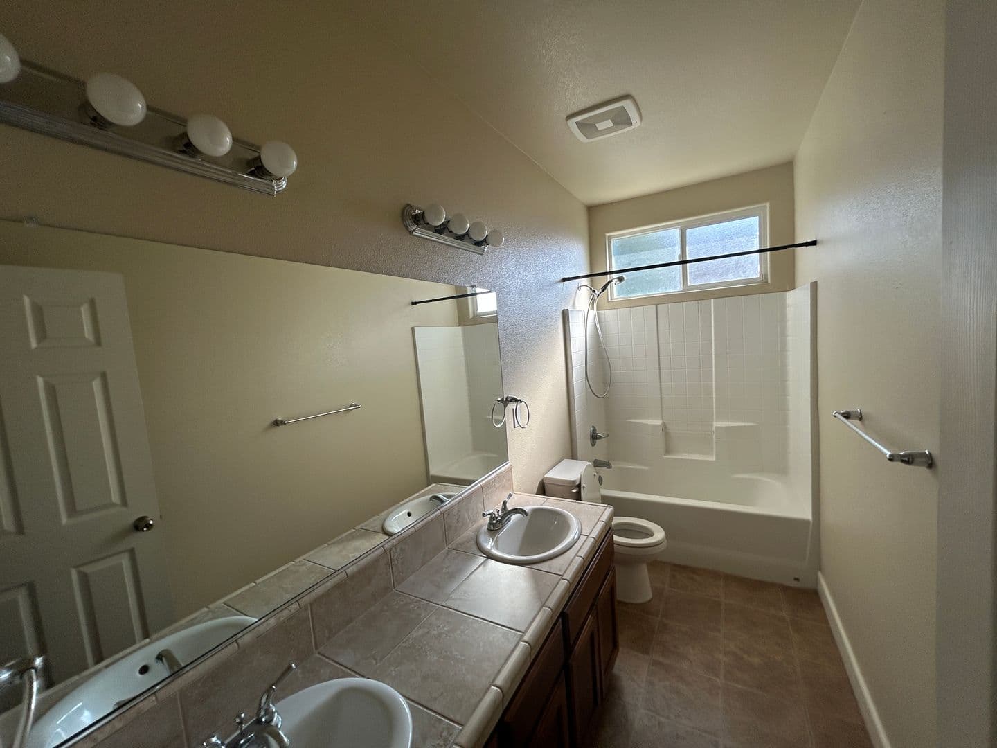 Porterville House: 493 S Milo
