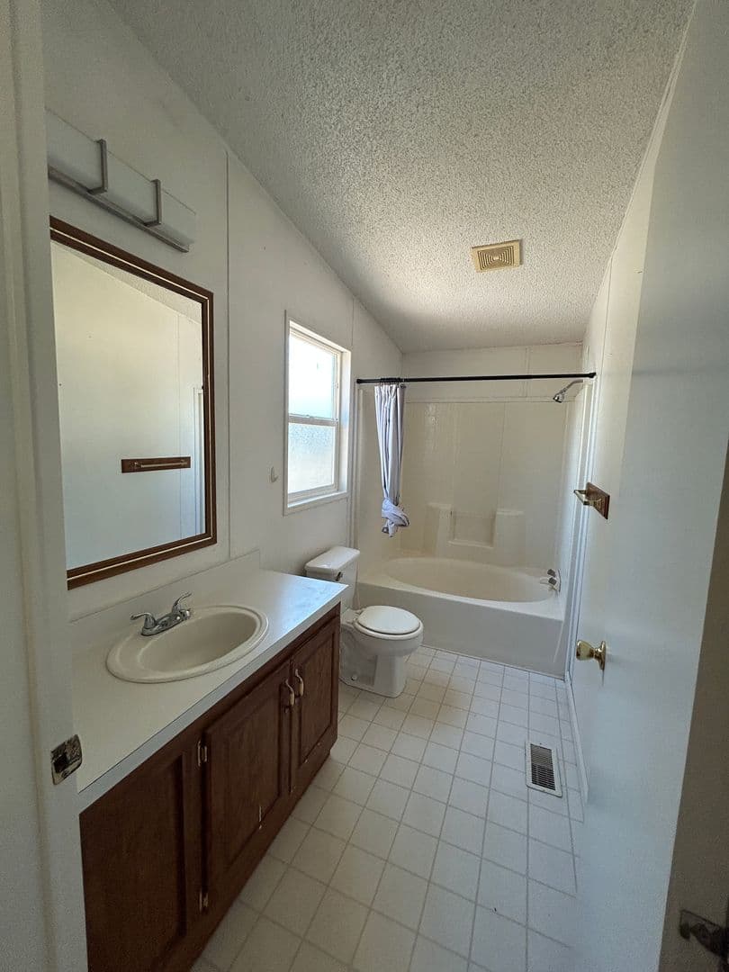 Springville House: 40771 Blue Oak