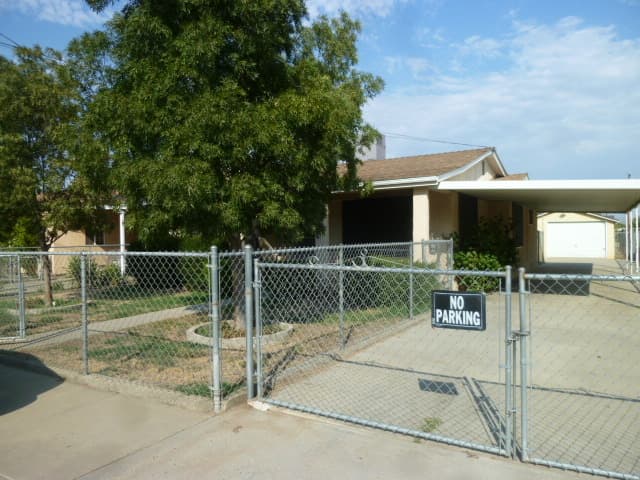 Porterville House: 304 S H Street