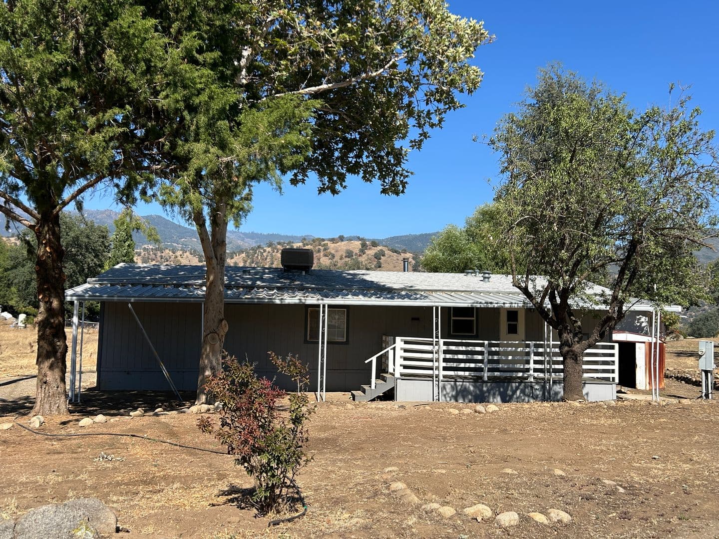 Springville House: 40771 Blue Oak