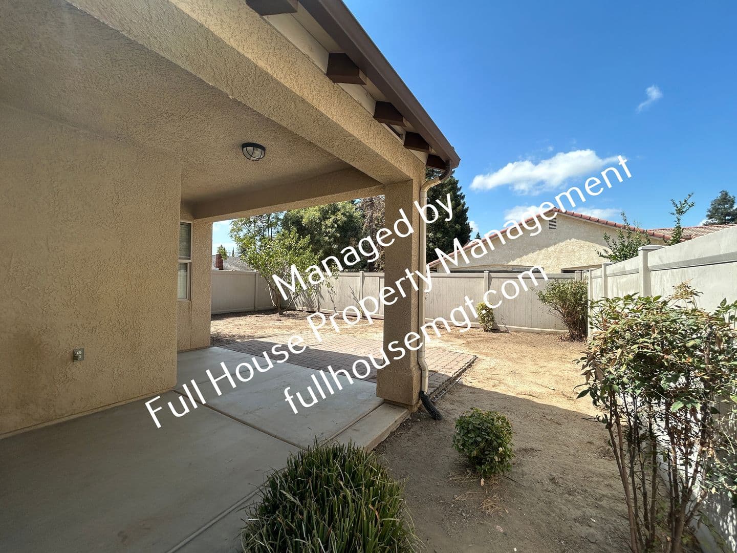 Porterville House: 1921 W Roby Ave