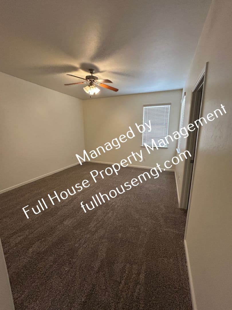 Porterville House: 1921 W Roby Ave