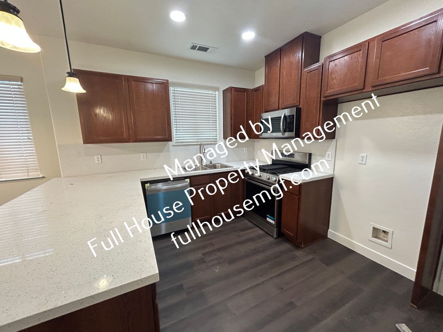 Porterville House: 1921 W Roby Ave