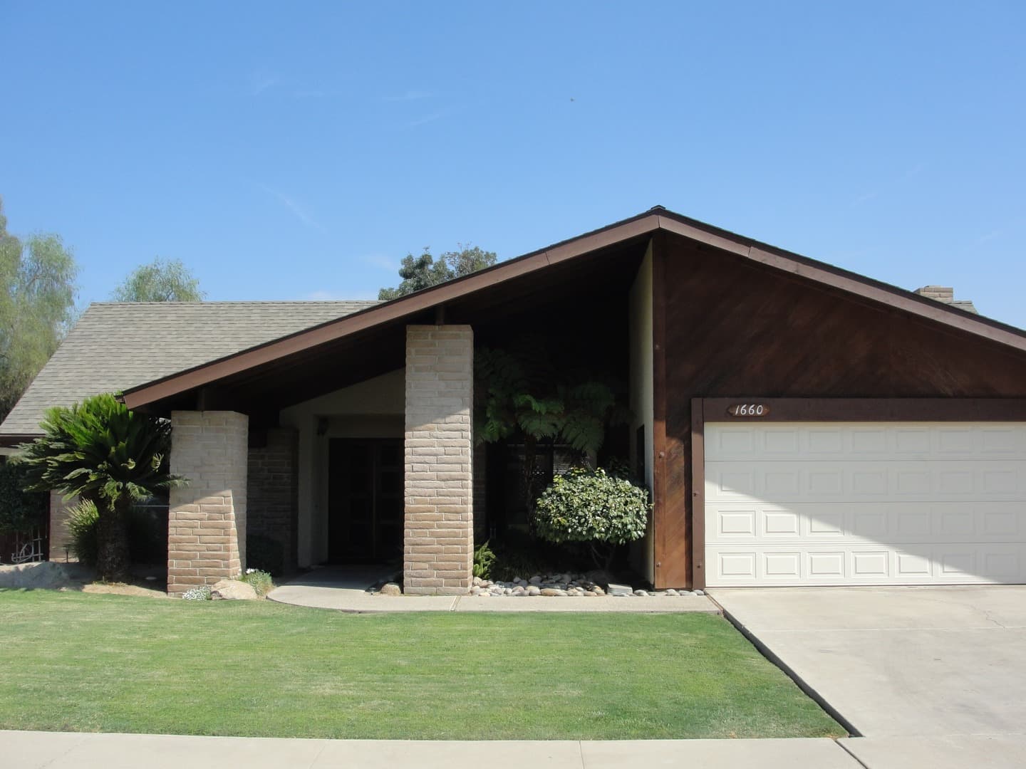 Porterville House: 1660 Memory Lane