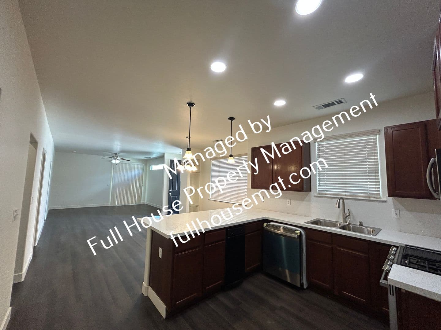Porterville House: 1921 W Roby Ave