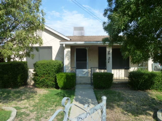 Porterville House: 304 S H Street