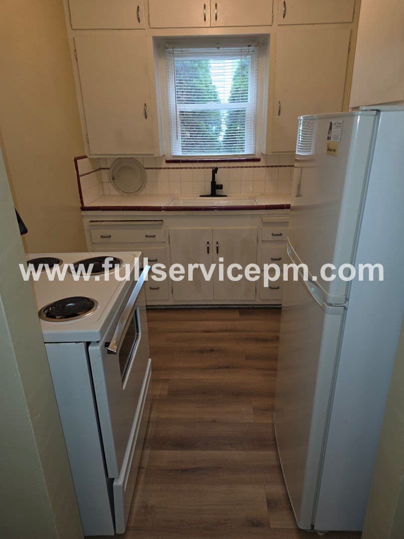 Everett Apartment: 3124 Colby Ave