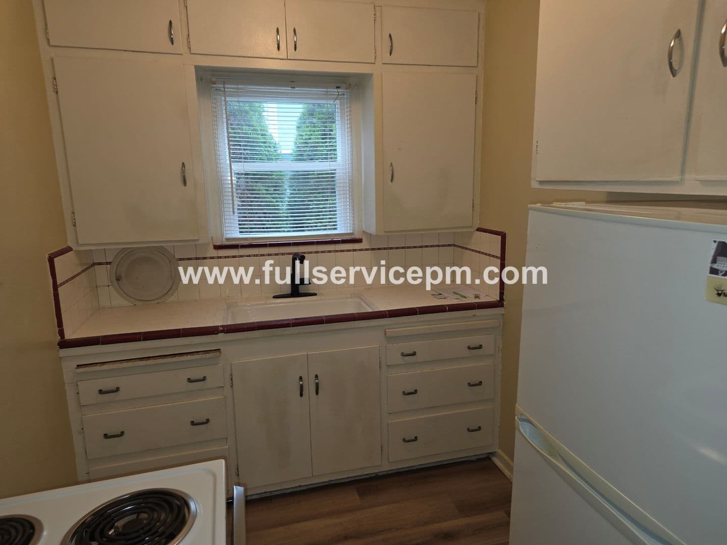 Everett Apartment: 3124 Colby Ave