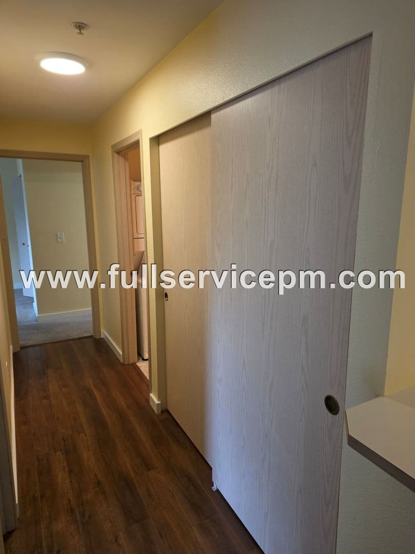 Everett Condo: 1001 W Casino Rd #D201