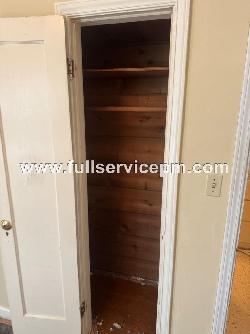 Everett Apartment: 3124 Colby Ave