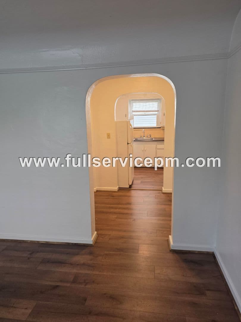 Everett Apartment: 3124 Colby Ave
