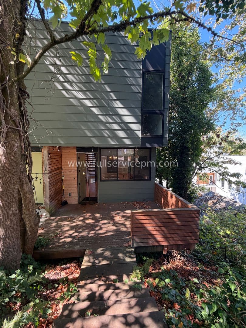 Seattle Townhome: 7784 Highland Park Way SW Unit A