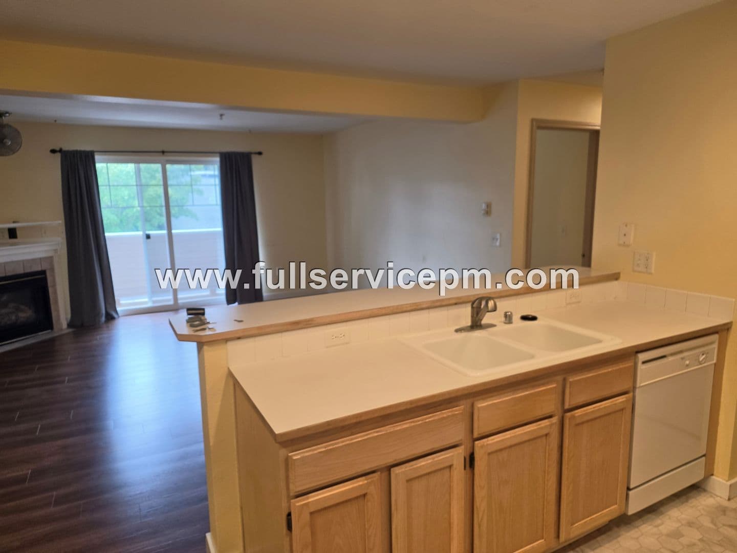 Everett Condo: 1001 W Casino Rd #D201